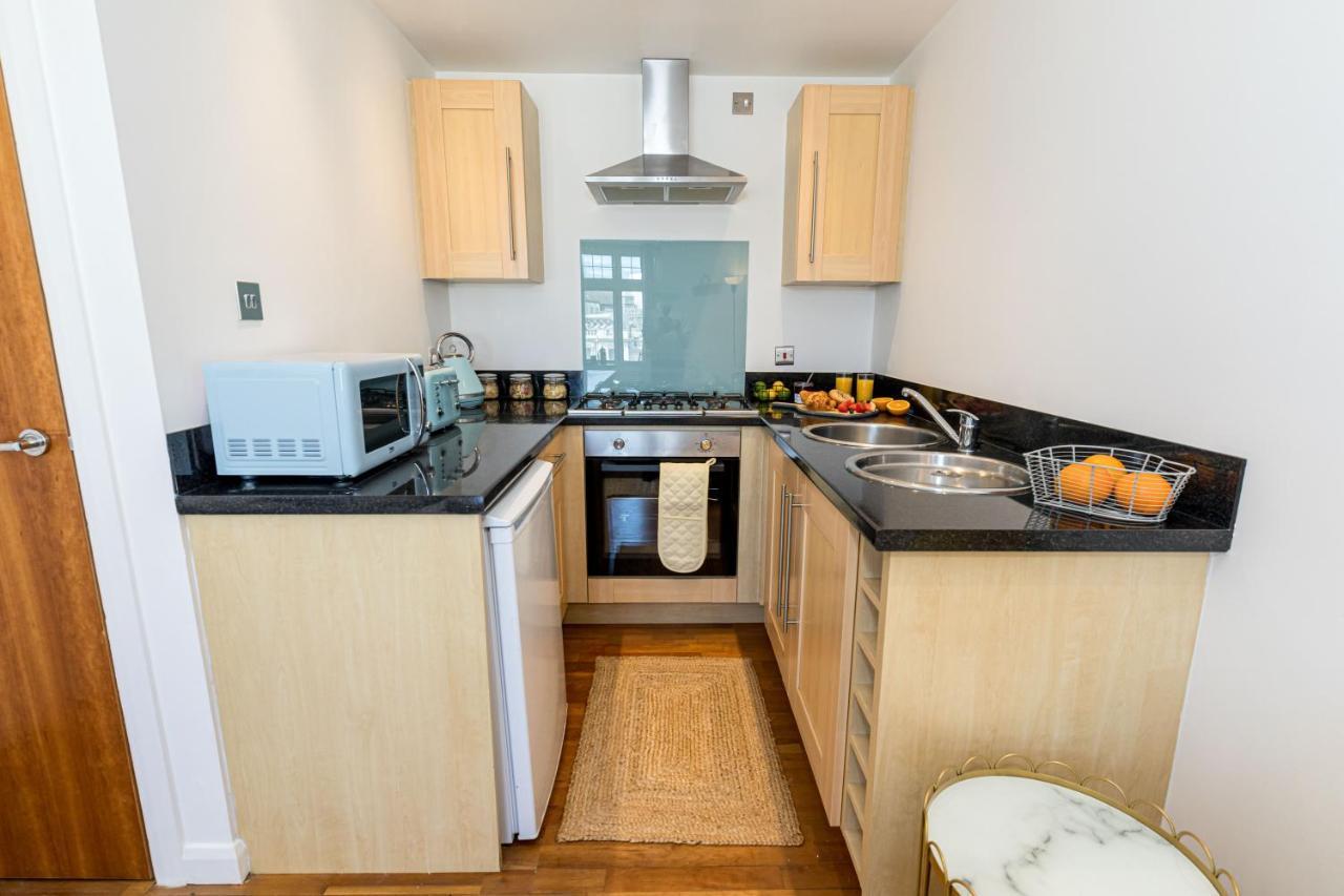 Ocean Breeze - 1 Minute From The Beach - 10 Minute From Bic - Fast Wi-Fi - Smart Tv ボーンマス エクステリア 写真