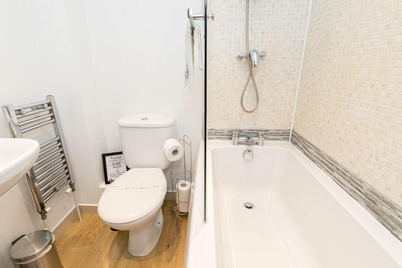 Ocean Breeze - 1 Minute From The Beach - 10 Minute From Bic - Fast Wi-Fi - Smart Tv ボーンマス エクステリア 写真